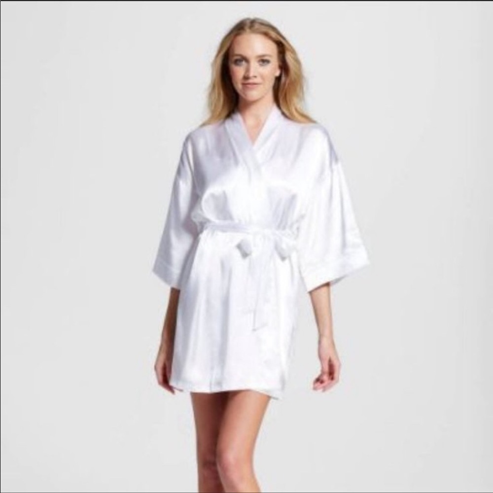 Gilligan & O’Malley white satin Bride robe size M/L